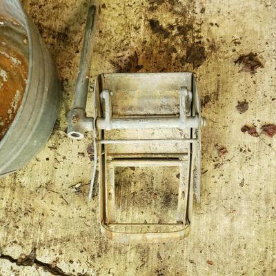 Two Galvanized Tubs and Mop Wringer (WS- KD)