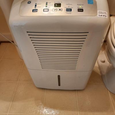 GE 50 Pint Dehumidifier   ADEL50LRL2 Tested working
