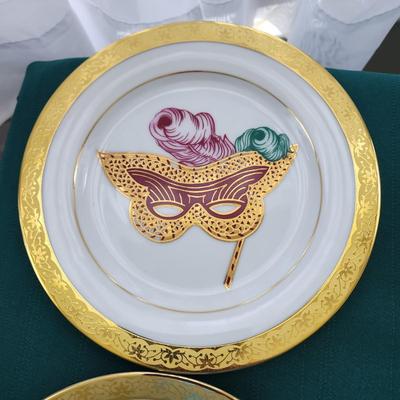 Muirfield Celebrity 9408 Mardi Gras Plates 5 Different Masks 8.5"