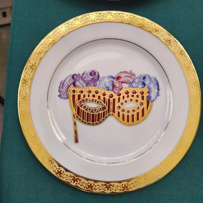 Muirfield Celebrity 9408 Mardi Gras Plates 5 Different Masks 8.5"