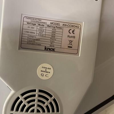 Knox Thermoelectric Cooler & Warmer