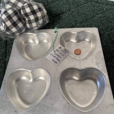 Vintage Wilton Mini Heart Pan
