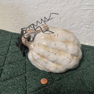 2 Pumpkin Decor