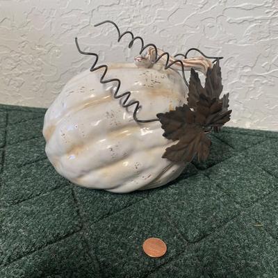 2 Pumpkin Decor