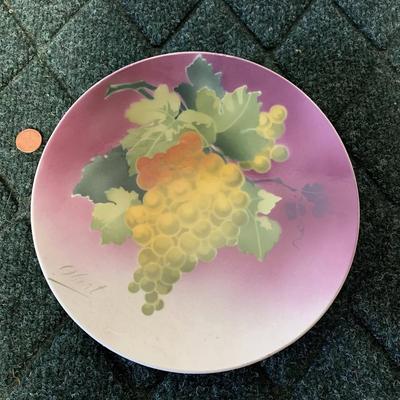2 Decorative Plates