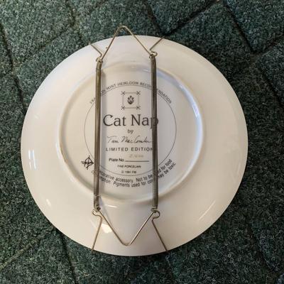 2 Decorative Plates