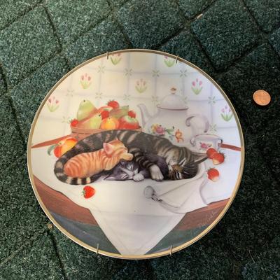 2 Decorative Plates