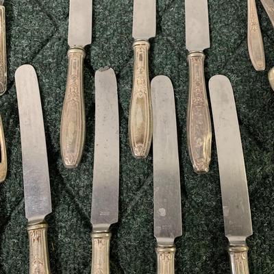 27 Piece Silverware Set
