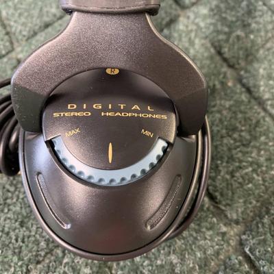 2 Headphones with Jack Plugs