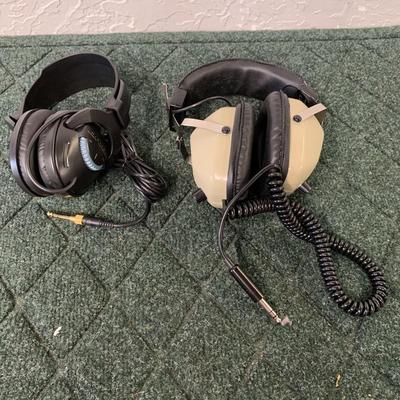 2 Headphones with Jack Plugs