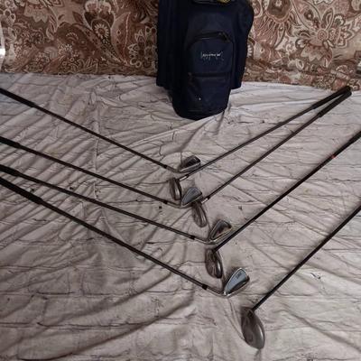 SportsTrek 180 Golf Bag with 8 Clubs