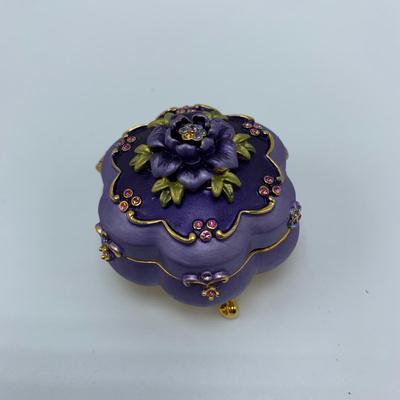 Selection of Joan Rivers Pins with Beaded Bracelets, and Necklace (B3-KW)