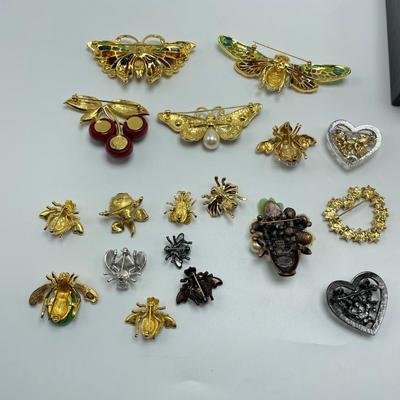 Selection of Joan Rivers Pins with Beaded Bracelets, and Necklace (B3-KW)