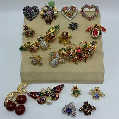 Selection of Joan Rivers Pins with Beaded Bracelets, and Necklace (B3-KW)