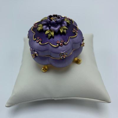 Selection of Joan Rivers Pins with Beaded Bracelets, and Necklace (B3-KW)