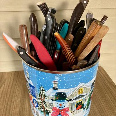 Bucket of knives