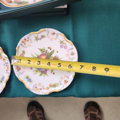 9 Pieces of I. Godinger & Co. Yorkshire Pattern China Plates