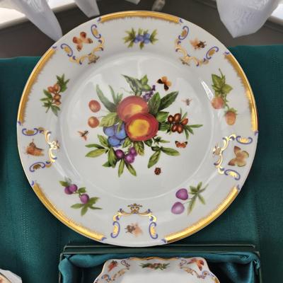 9 Pieces of I. Godinger & Co. Yorkshire Pattern China Plates