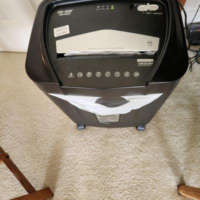Pen+Gear WM 405XA Paper Credit Card DVD CD Shredder Tested