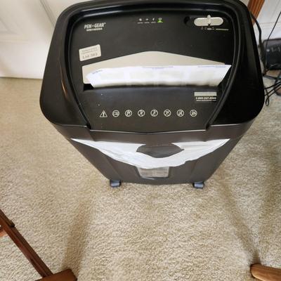 Pen+Gear WM 405XA Paper Credit Card DVD CD Shredder Tested