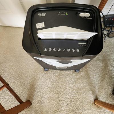 Pen+Gear WM 405XA Paper Credit Card DVD CD Shredder Tested