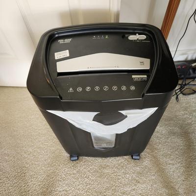 Pen+Gear WM 405XA Paper Credit Card DVD CD Shredder Tested