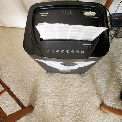 Pen+Gear WM 405XA Paper Credit Card DVD CD Shredder Tested