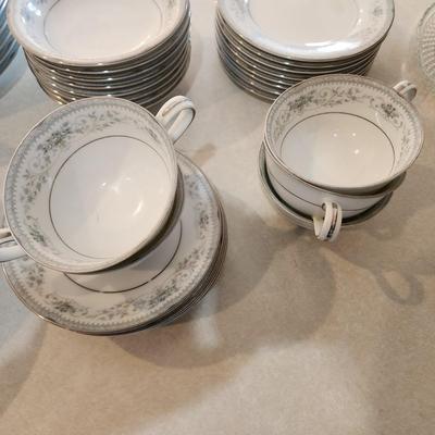 40 Pieces Noritake China Colburn 6107