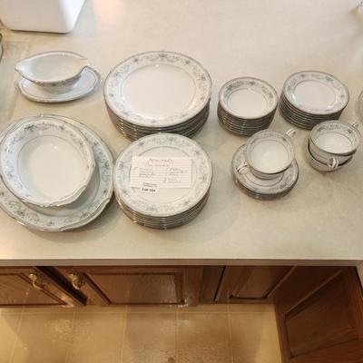 40 Pieces Noritake China Colburn 6107