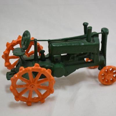 Cast Iron Toy John Deere Tractor 8"x5"