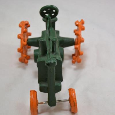 Cast Iron Toy John Deere Tractor 8"x5"