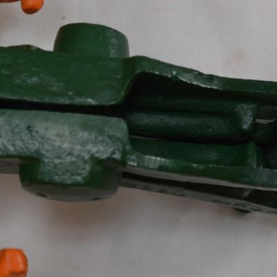 Cast Iron Toy John Deere Tractor 8"x5"