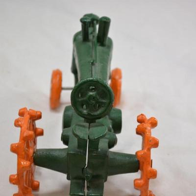Cast Iron Toy John Deere Tractor 8"x5"