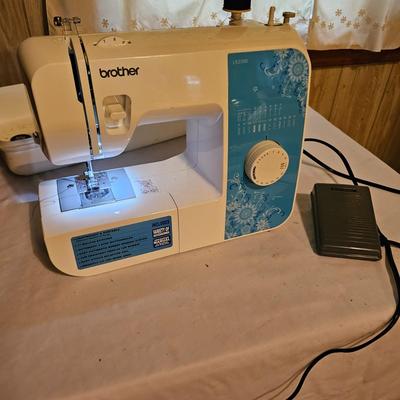 Brother LX2500 Sewing Machine + Case  (L-JS)