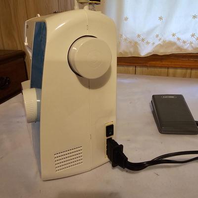 Brother LX2500 Sewing Machine + Case  (L-JS)