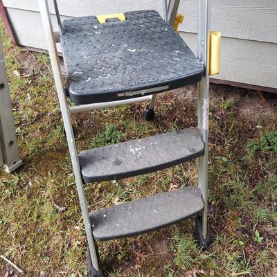 Two Aluminum Ladders (OB4-BBL)