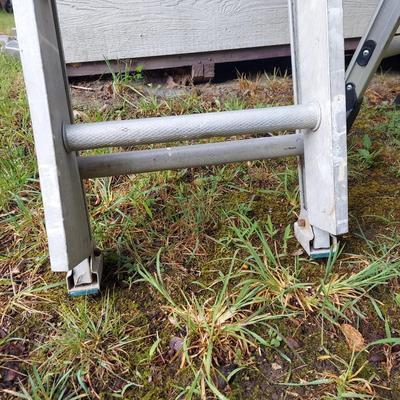 Two Aluminum Ladders (OB4-BBL)