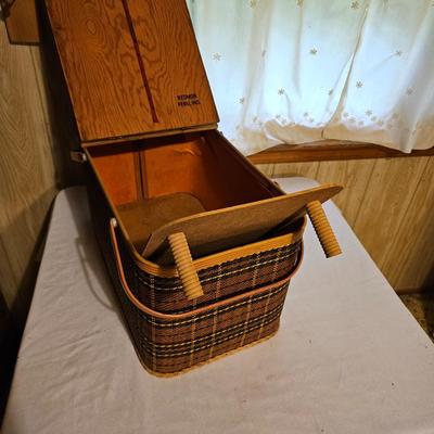 4 Picnic Baskets  (L-JS)