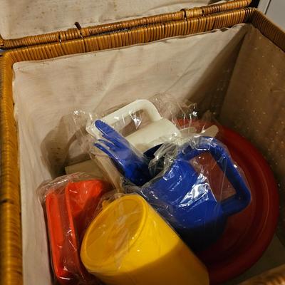 4 Picnic Baskets  (L-JS)