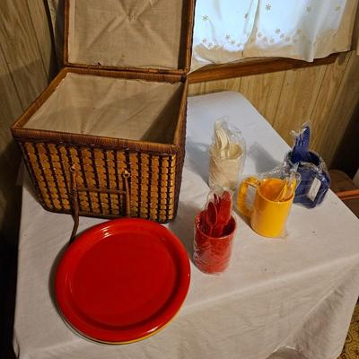 4 Picnic Baskets  (L-JS)