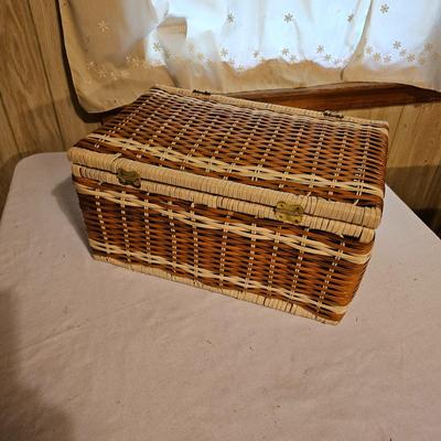 4 Picnic Baskets  (L-JS)