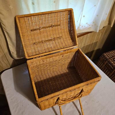 4 Picnic Baskets  (L-JS)