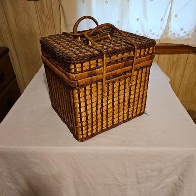 4 Picnic Baskets  (L-JS)