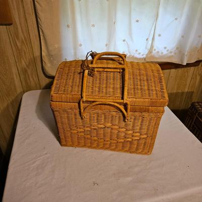 4 Picnic Baskets  (L-JS)