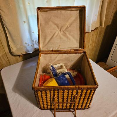 4 Picnic Baskets  (L-JS)