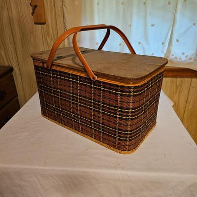 4 Picnic Baskets  (L-JS)