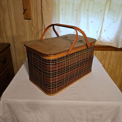 4 Picnic Baskets  (L-JS)