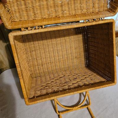 4 Picnic Baskets  (L-JS)