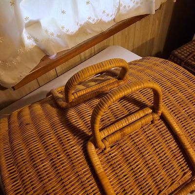 4 Picnic Baskets  (L-JS)