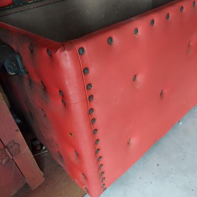 Red Vinyl Storage Chest (OB4-BBL)
